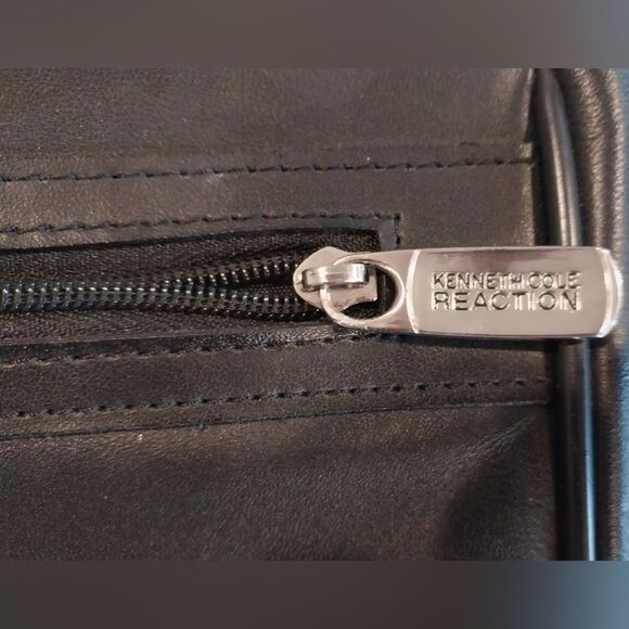 Kenneth Cole Black Messenger Bag with Adjustable Strap and Minimalist Design - Picture 4 of 4